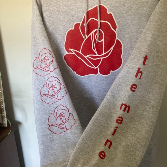 the maine red roses grey sweatshirt size XL - Picture 2 of 3